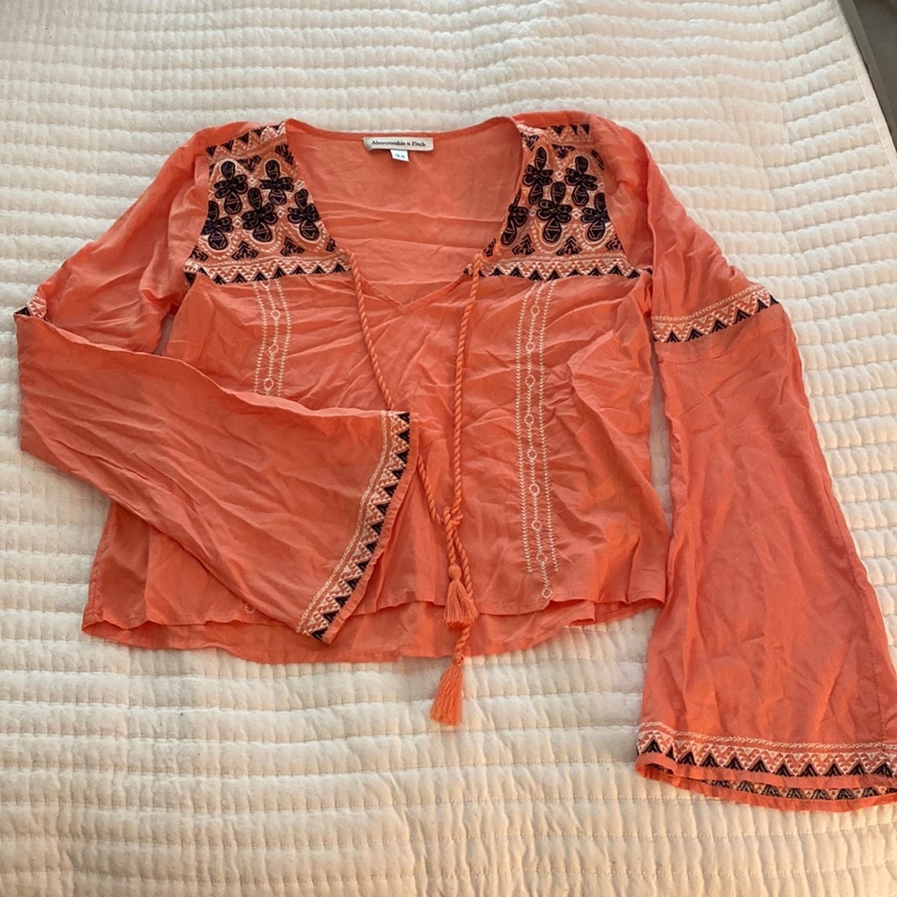 Abercrombie peasant embroidered blouse w/ tassel tie & wide sleeves. Size XS